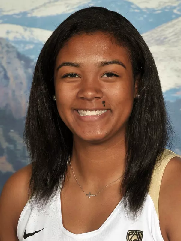 Zoe Correal 2016-17 Headshot