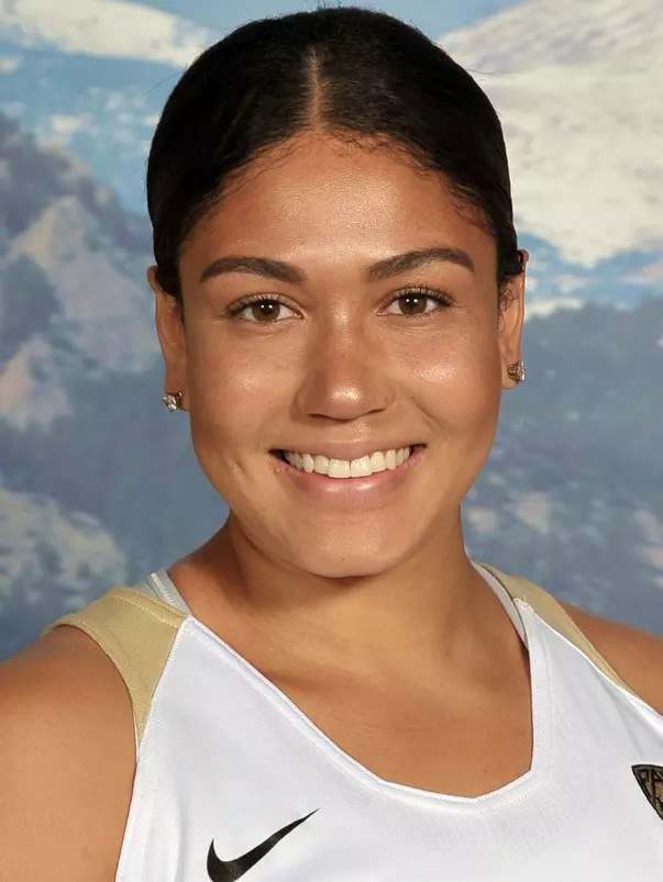 Ariana Freeman 2016-17 Headshot