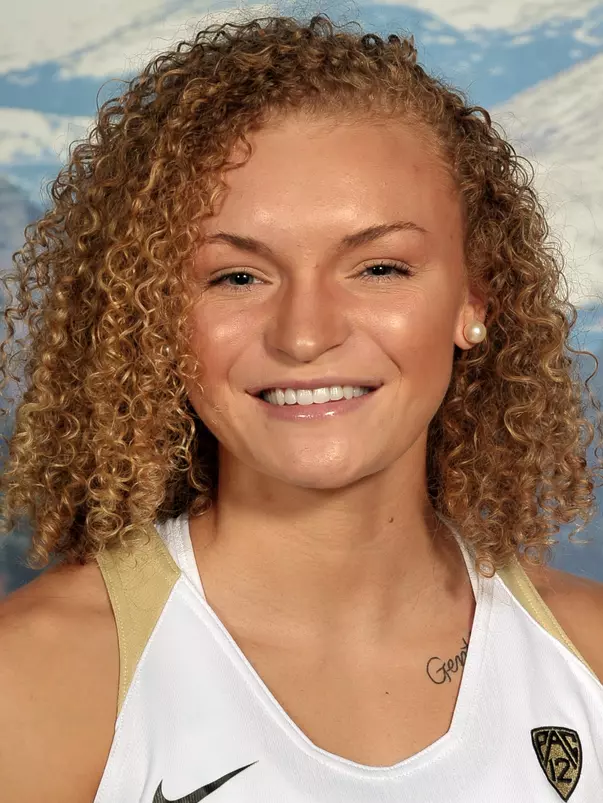 Alexis Robinson 2016-17 Headshot