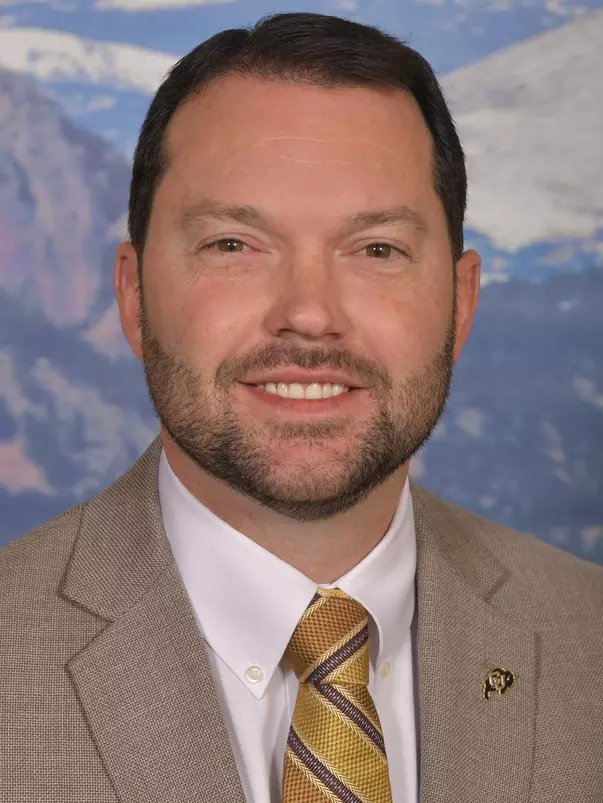 tyson summers headshot