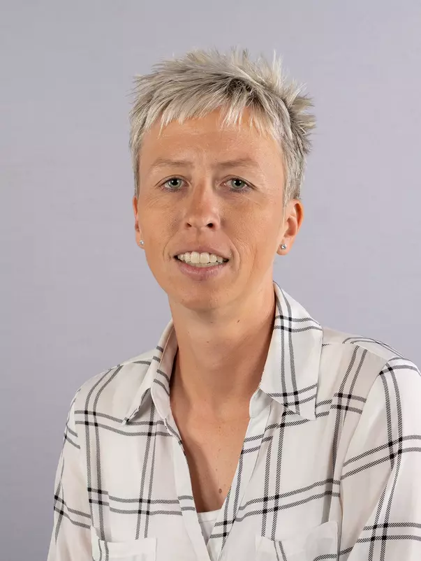 Nikki Grafnetterova Headshot