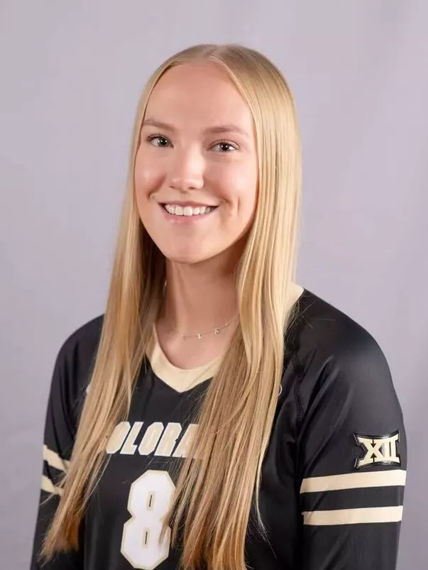 Bella Simkus Headshot 2024