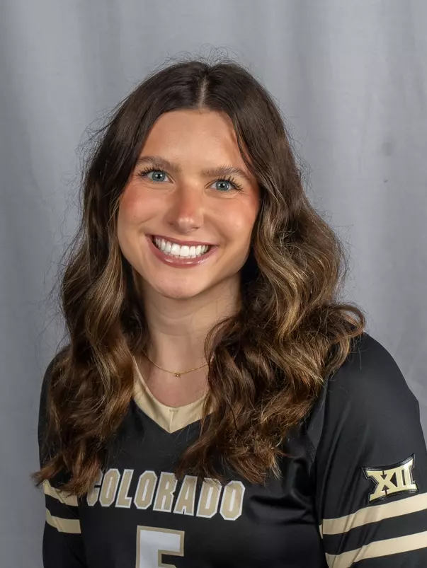 2024 Emilea Stepaniuk Headshot