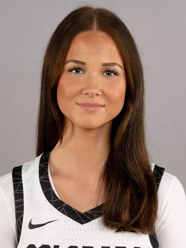 Isa Headshot 2025-26 WBB