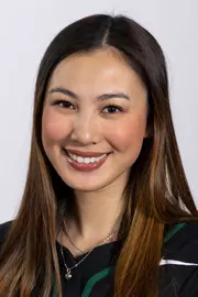 Izzy Kam 2023 Headshot