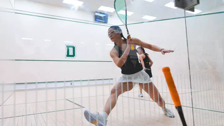 Liu plays squash