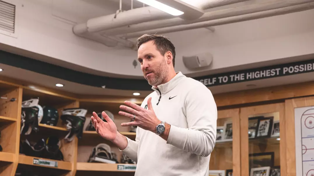Cashman speaking to the team in the locker room