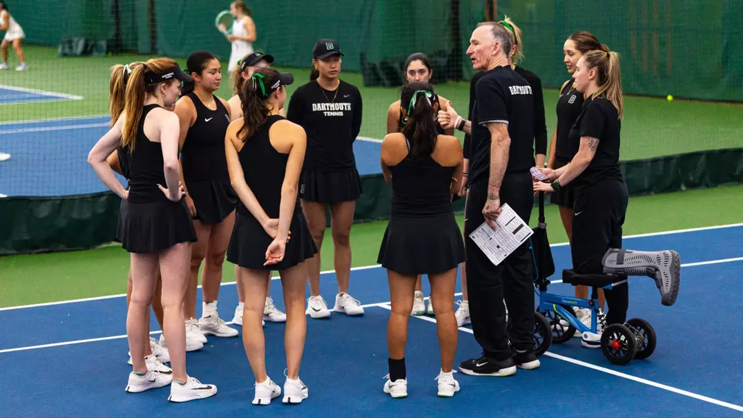 WTennis Huddle vs Yale