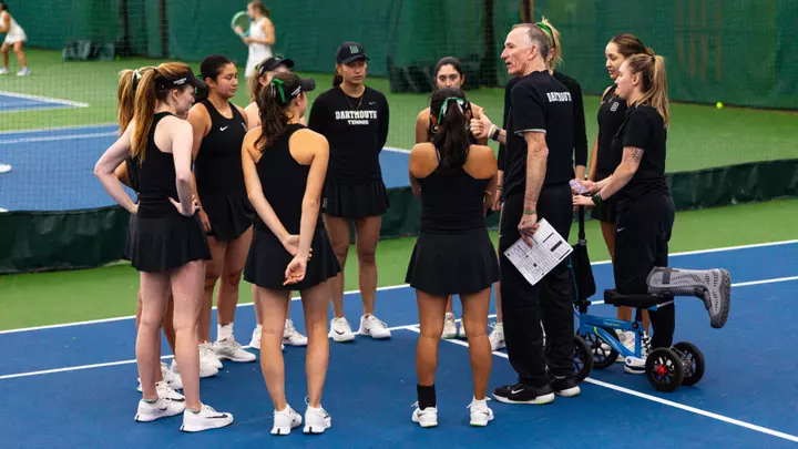 WTennis Huddle vs Yale