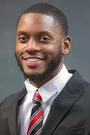 Head shot of Jaris Scott