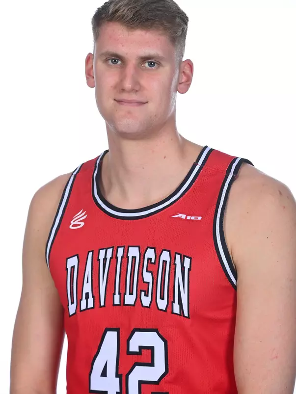 Teams pose for media day photos at  Belk Arena on Friday, October 13, 2023 in Davidson, North Carolina.  Tim Cowie/DavidsonPhotos.com