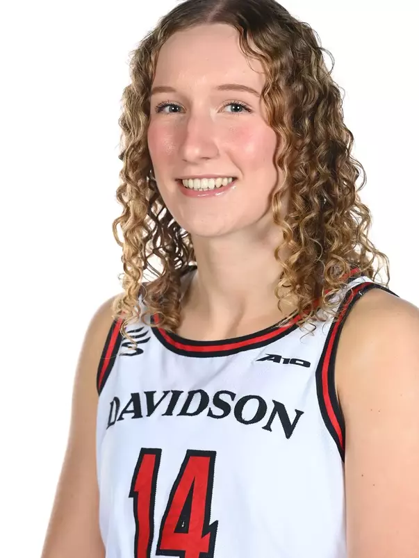 Davidson women’s basketball pose for photos on media day at Belk Arena on Wednesday, October 22, 2025 in Davidson, North Carolina.  Tim Cowie/DavidsonPhotos.com