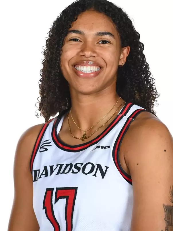 Davidson women’s basketball pose for photos on media day at Belk Arena on Wednesday, October 22, 2025 in Davidson, North Carolina.  Tim Cowie/DavidsonPhotos.com