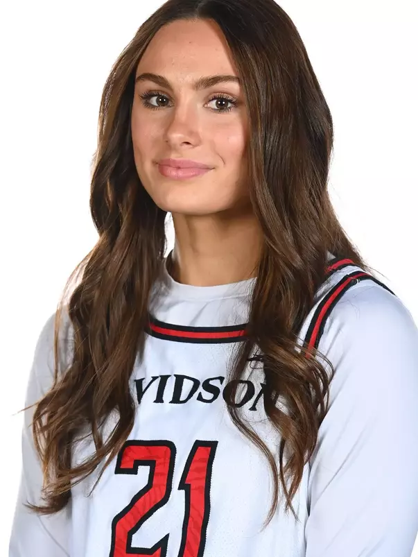 Davidson women’s basketball pose for photos on media day at Belk Arena on Wednesday, October 22, 2025 in Davidson, North Carolina.  Tim Cowie/DavidsonPhotos.com