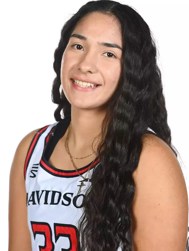 Davidson women’s basketball pose for photos on media day at Belk Arena on Wednesday, October 22, 2025 in Davidson, North Carolina.  Tim Cowie/DavidsonPhotos.com