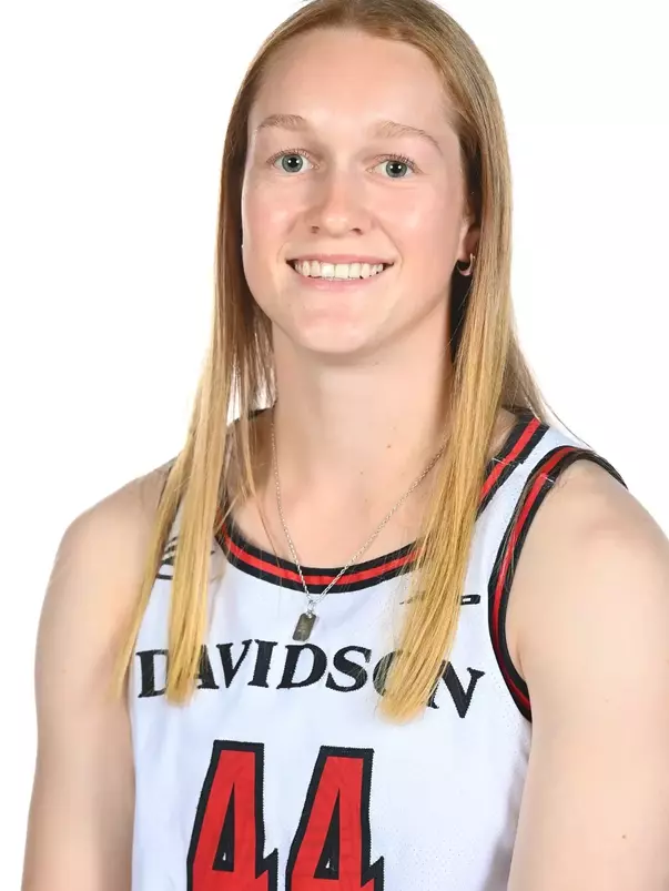 Davidson women’s basketball pose for photos on media day at Belk Arena on Wednesday, October 22, 2025 in Davidson, North Carolina.  Tim Cowie/DavidsonPhotos.com