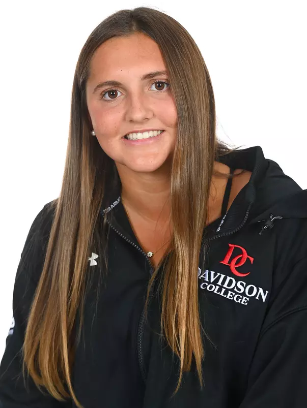 Davidson men’s and women’s swimming pose for photos on media day at the Davidson College Stadium on Wednesday, October 01, 2025 in Davidson, North Carolina.  Tim Cowie/DavidsonPhotos.com