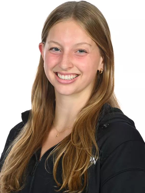 Davidson men’s and women’s swimming pose for photos on media day at the Davidson College Stadium on Wednesday, October 01, 2025 in Davidson, North Carolina.  Tim Cowie/DavidsonPhotos.com
