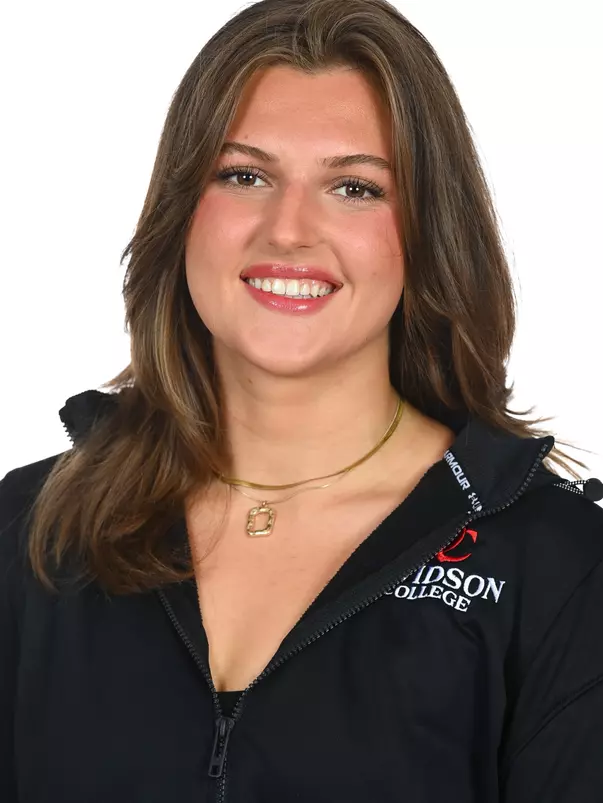 Davidson men’s and women’s swimming pose for photos on media day at the Davidson College Stadium on Wednesday, October 01, 2025 in Davidson, North Carolina.  Tim Cowie/DavidsonPhotos.com