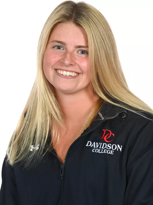 Davidson men’s and women’s swimming pose for photos on media day at the Davidson College Stadium on Wednesday, October 01, 2025 in Davidson, North Carolina.  Tim Cowie/DavidsonPhotos.com
