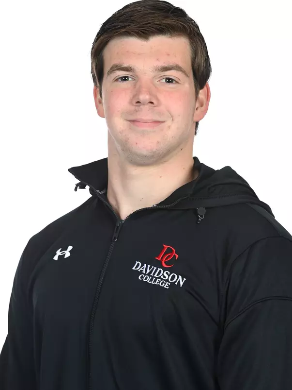Davidson men’s and women’s swimming pose for photos on media day at the Davidson College Stadium on Wednesday, October 01, 2025 in Davidson, North Carolina.  Tim Cowie/DavidsonPhotos.com