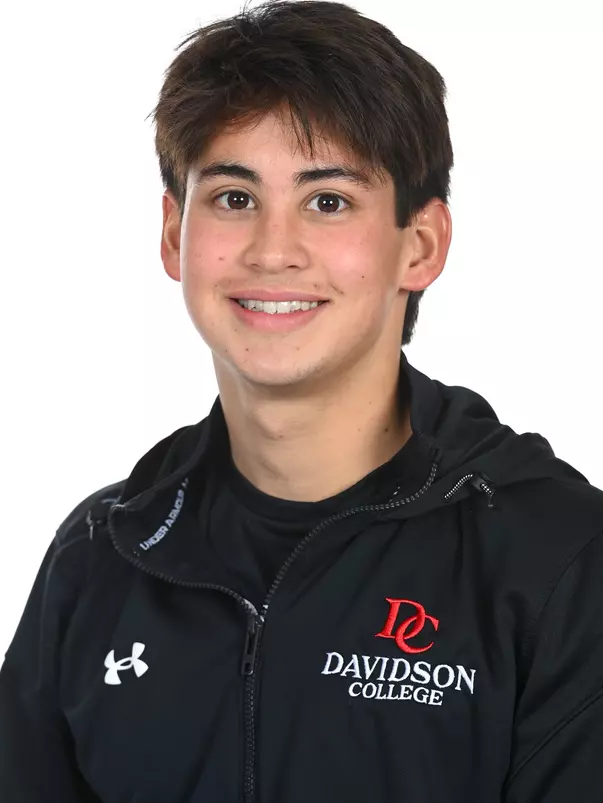 Davidson men’s and women’s swimming pose for photos on media day at the Davidson College Stadium on Wednesday, October 01, 2025 in Davidson, North Carolina.  Tim Cowie/DavidsonPhotos.com