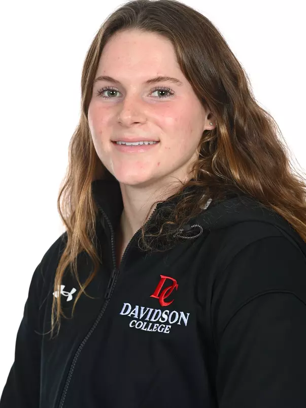 Davidson men’s and women’s swimming pose for photos on media day at the Davidson College Stadium on Wednesday, October 01, 2025 in Davidson, North Carolina.  Tim Cowie/DavidsonPhotos.com