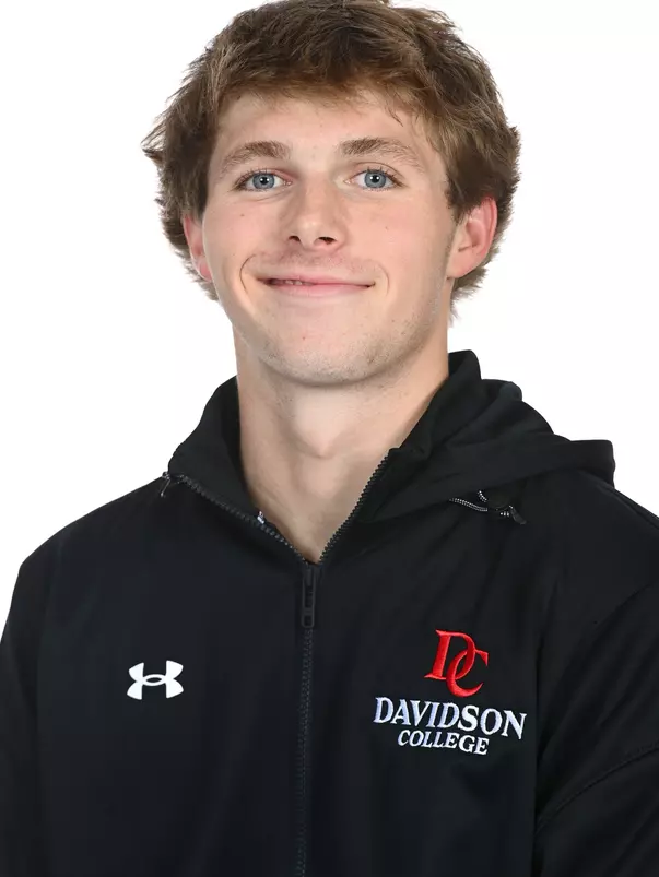 Davidson men’s and women’s swimming pose for photos on media day at the Davidson College Stadium on Wednesday, October 01, 2025 in Davidson, North Carolina.  Tim Cowie/DavidsonPhotos.com