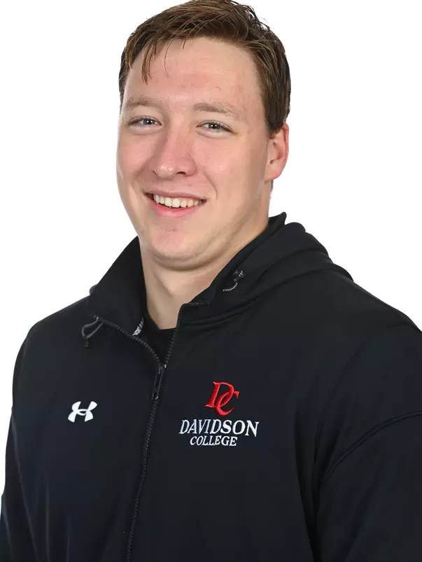 Davidson men’s and women’s swimming pose for photos on media day at the Davidson College Stadium on Wednesday, October 01, 2025 in Davidson, North Carolina.  Tim Cowie/DavidsonPhotos.com