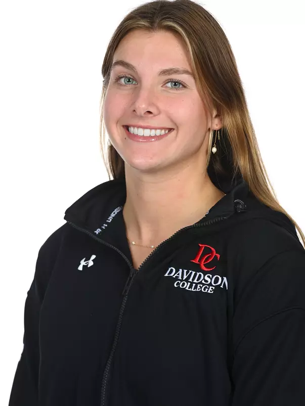 Davidson men’s and women’s swimming pose for photos on media day at the Davidson College Stadium on Wednesday, October 01, 2025 in Davidson, North Carolina.  Tim Cowie/DavidsonPhotos.com