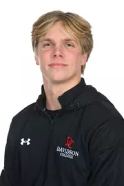 Davidson men’s and women’s swimming pose for photos on media day at the Davidson College Stadium on Wednesday, October 01, 2025 in Davidson, North Carolina.  Tim Cowie/DavidsonPhotos.com