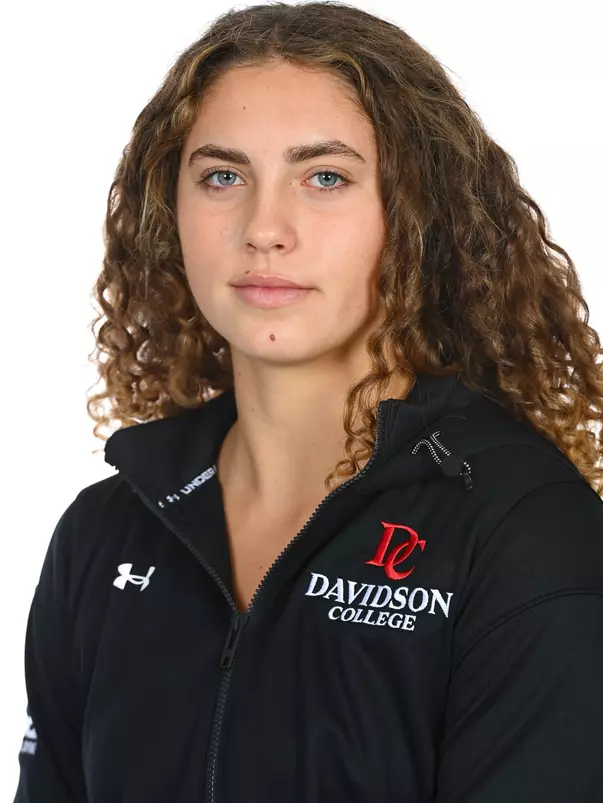 Davidson men’s and women’s swimming pose for photos on media day at the Davidson College Stadium on Wednesday, October 01, 2025 in Davidson, North Carolina.  Tim Cowie/DavidsonPhotos.com