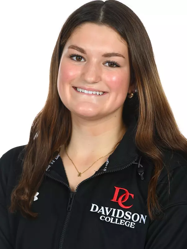 Davidson men’s and women’s swimming pose for photos on media day at the Davidson College Stadium on Wednesday, October 01, 2025 in Davidson, North Carolina.  Tim Cowie/DavidsonPhotos.com