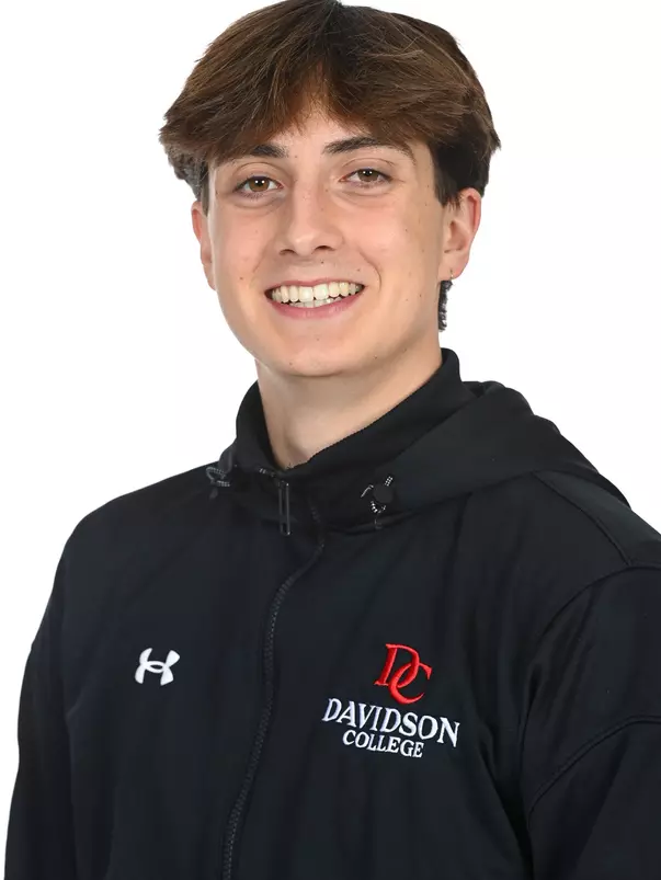 Davidson men’s and women’s swimming pose for photos on media day at the Davidson College Stadium on Wednesday, October 01, 2025 in Davidson, North Carolina.  Tim Cowie/DavidsonPhotos.com