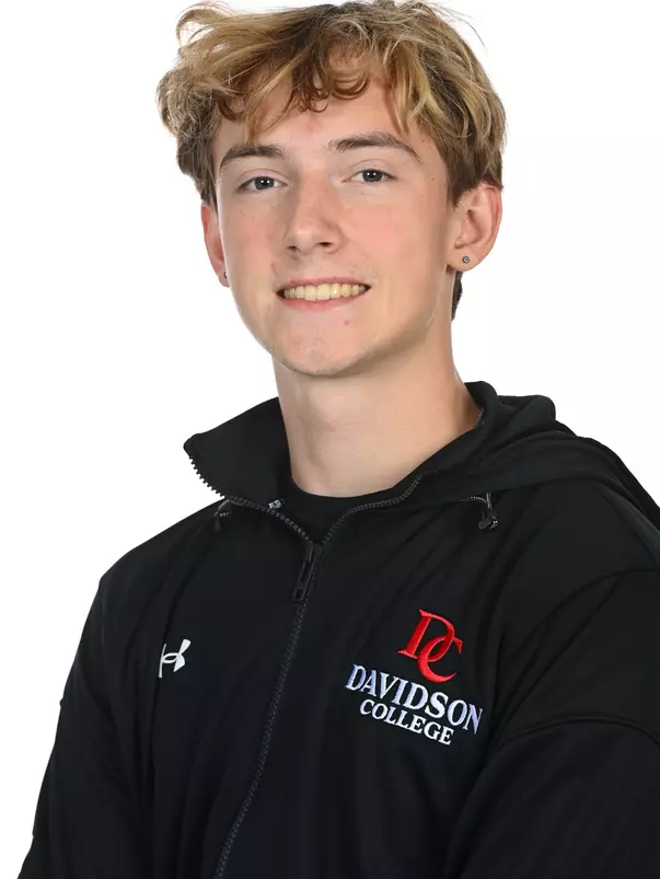 Davidson men’s and women’s swimming pose for photos on media day at the Davidson College Stadium on Wednesday, October 01, 2025 in Davidson, North Carolina.  Tim Cowie/DavidsonPhotos.com