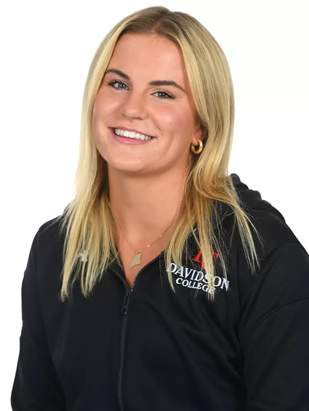 Davidson men’s and women’s swimming pose for photos on media day at the Davidson College Stadium on Wednesday, October 01, 2025 in Davidson, North Carolina.  Tim Cowie/DavidsonPhotos.com