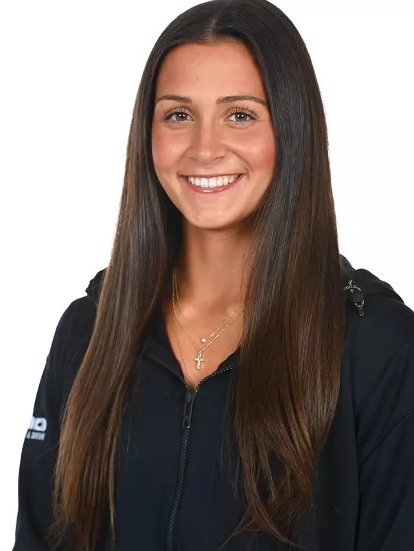 Davidson men’s and women’s swimming pose for photos on media day at the Davidson College Stadium on Wednesday, October 01, 2025 in Davidson, North Carolina.  Tim Cowie/DavidsonPhotos.com