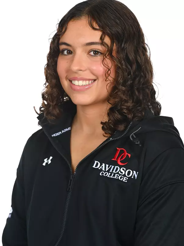 Davidson men’s and women’s swimming pose for photos on media day at the Davidson College Stadium on Wednesday, October 01, 2025 in Davidson, North Carolina.  Tim Cowie/DavidsonPhotos.com