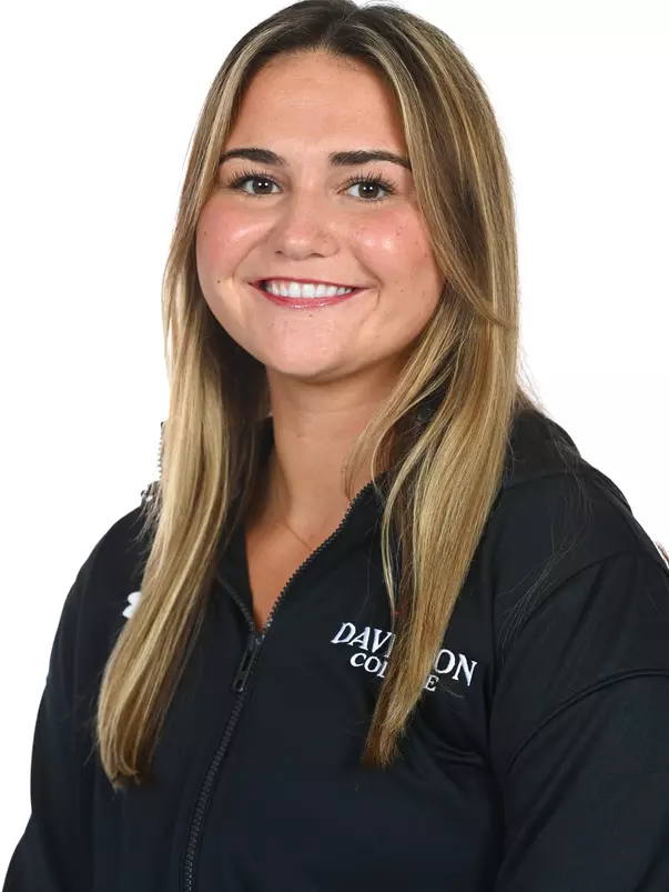 Davidson men’s and women’s swimming pose for photos on media day at the Davidson College Stadium on Wednesday, October 01, 2025 in Davidson, North Carolina.  Tim Cowie/DavidsonPhotos.com