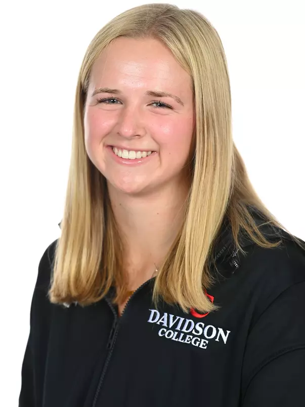 Davidson men’s and women’s swimming pose for photos on media day at the Davidson College Stadium on Wednesday, October 01, 2025 in Davidson, North Carolina.  Tim Cowie/DavidsonPhotos.com
