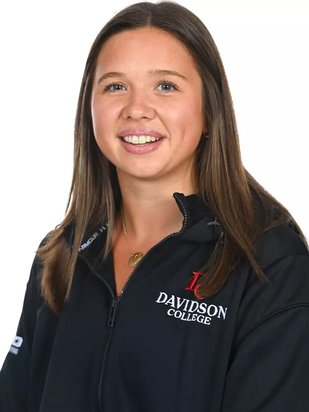 Davidson men’s and women’s swimming pose for photos on media day at the Davidson College Stadium on Wednesday, October 01, 2025 in Davidson, North Carolina.  Tim Cowie/DavidsonPhotos.com