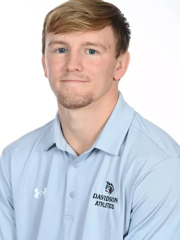 Davidson men’s and women’s swimming pose for photos on media day at the Davidson College Stadium on Wednesday, October 01, 2025 in Davidson, North Carolina.  Tim Cowie/DavidsonPhotos.com