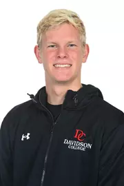 Davidson men’s and women’s swimming pose for photos on media day at the Davidson College Stadium on Wednesday, October 01, 2025 in Davidson, North Carolina.  Tim Cowie/DavidsonPhotos.com