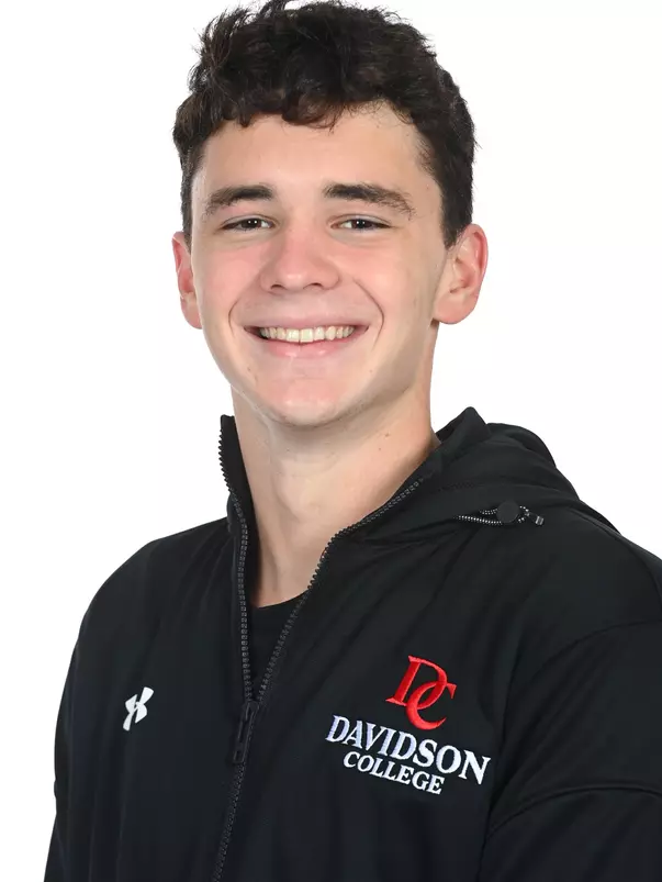 Davidson men’s and women’s swimming pose for photos on media day at the Davidson College Stadium on Wednesday, October 01, 2025 in Davidson, North Carolina.  Tim Cowie/DavidsonPhotos.com