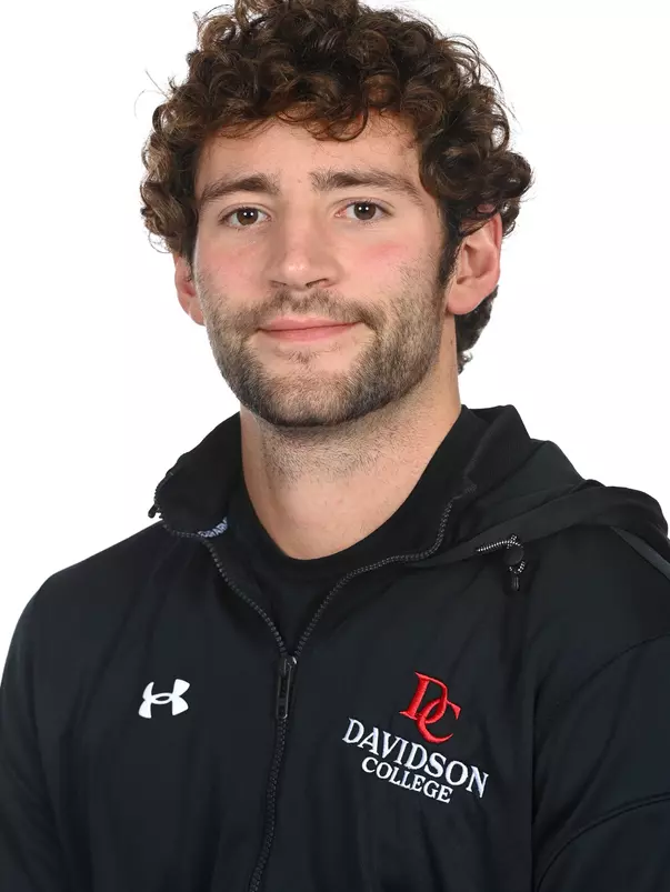 Davidson men’s and women’s swimming pose for photos on media day at the Davidson College Stadium on Wednesday, October 01, 2025 in Davidson, North Carolina.  Tim Cowie/DavidsonPhotos.com
