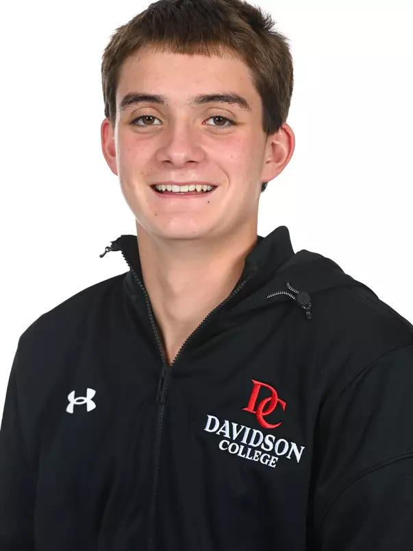 Davidson men’s and women’s swimming pose for photos on media day at the Davidson College Stadium on Wednesday, October 01, 2025 in Davidson, North Carolina.  Tim Cowie/DavidsonPhotos.com