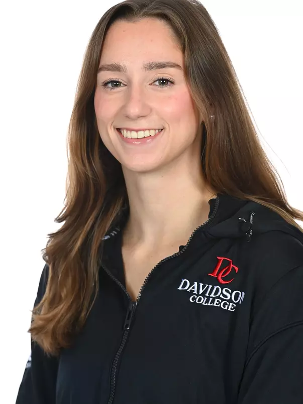 Davidson men’s and women’s swimming pose for photos on media day at the Davidson College Stadium on Wednesday, October 01, 2025 in Davidson, North Carolina.  Tim Cowie/DavidsonPhotos.com