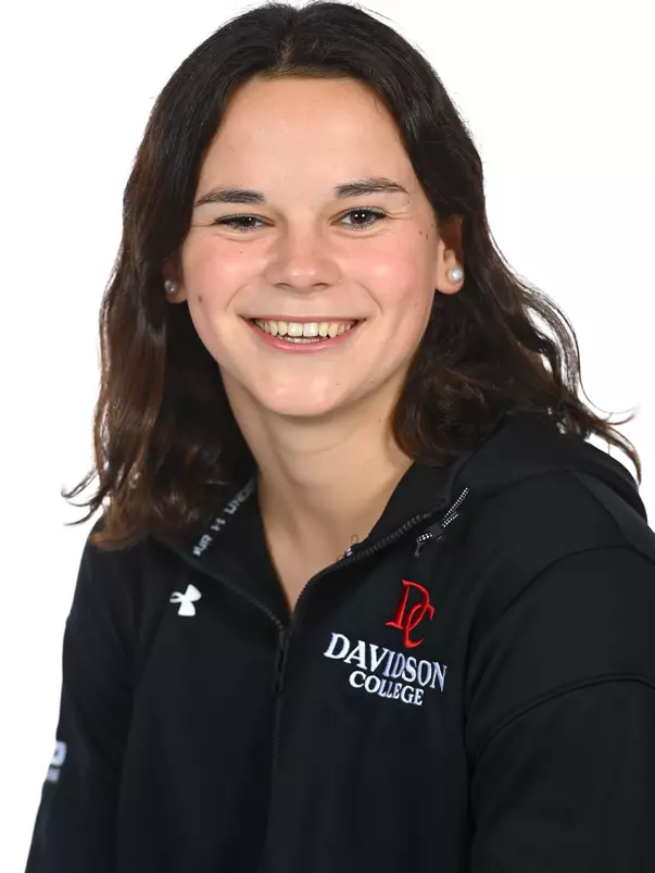Davidson men’s and women’s swimming pose for photos on media day at the Davidson College Stadium on Wednesday, October 01, 2025 in Davidson, North Carolina.  Tim Cowie/DavidsonPhotos.com