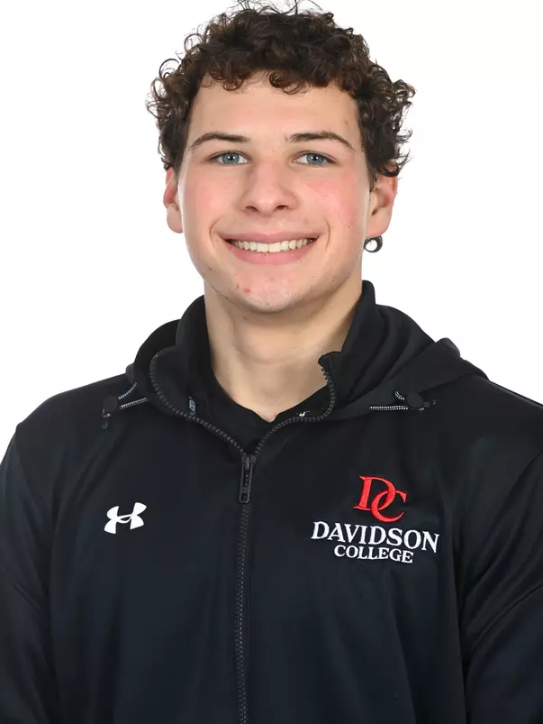 Davidson men’s and women’s swimming pose for photos on media day at the Davidson College Stadium on Wednesday, October 01, 2025 in Davidson, North Carolina.  Tim Cowie/DavidsonPhotos.com