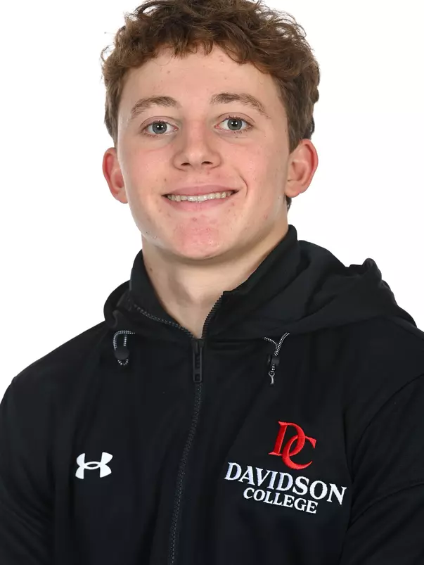 Davidson men’s and women’s swimming pose for photos on media day at the Davidson College Stadium on Wednesday, October 01, 2025 in Davidson, North Carolina.  Tim Cowie/DavidsonPhotos.com